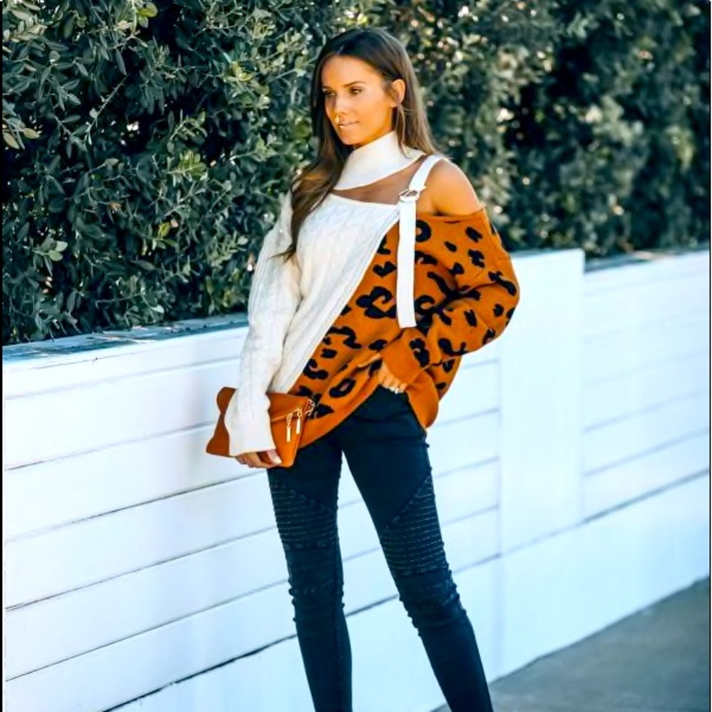 TEXTURED And LEOPARD Print Buckle Accent SWEATER